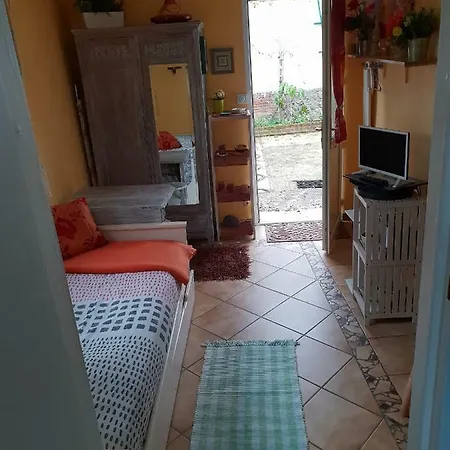 Cheap Chic Farm Apartment *